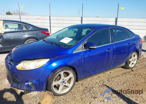 2014 Ford Focus Titanium z USA, uszkodzony, nr VIN 1FADP3J20EL240367